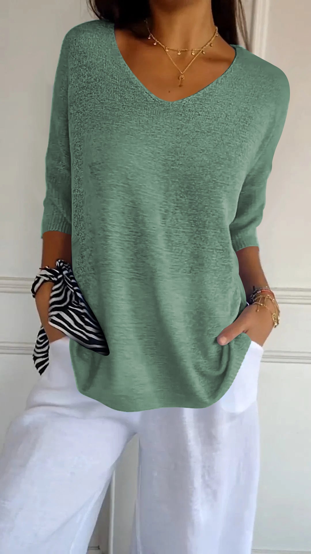 LILITH – V-NECK KNIT TOP